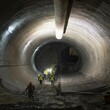 Dělníkům na stavbě metra D zbývá prorazit tunel mezi linkami D a C